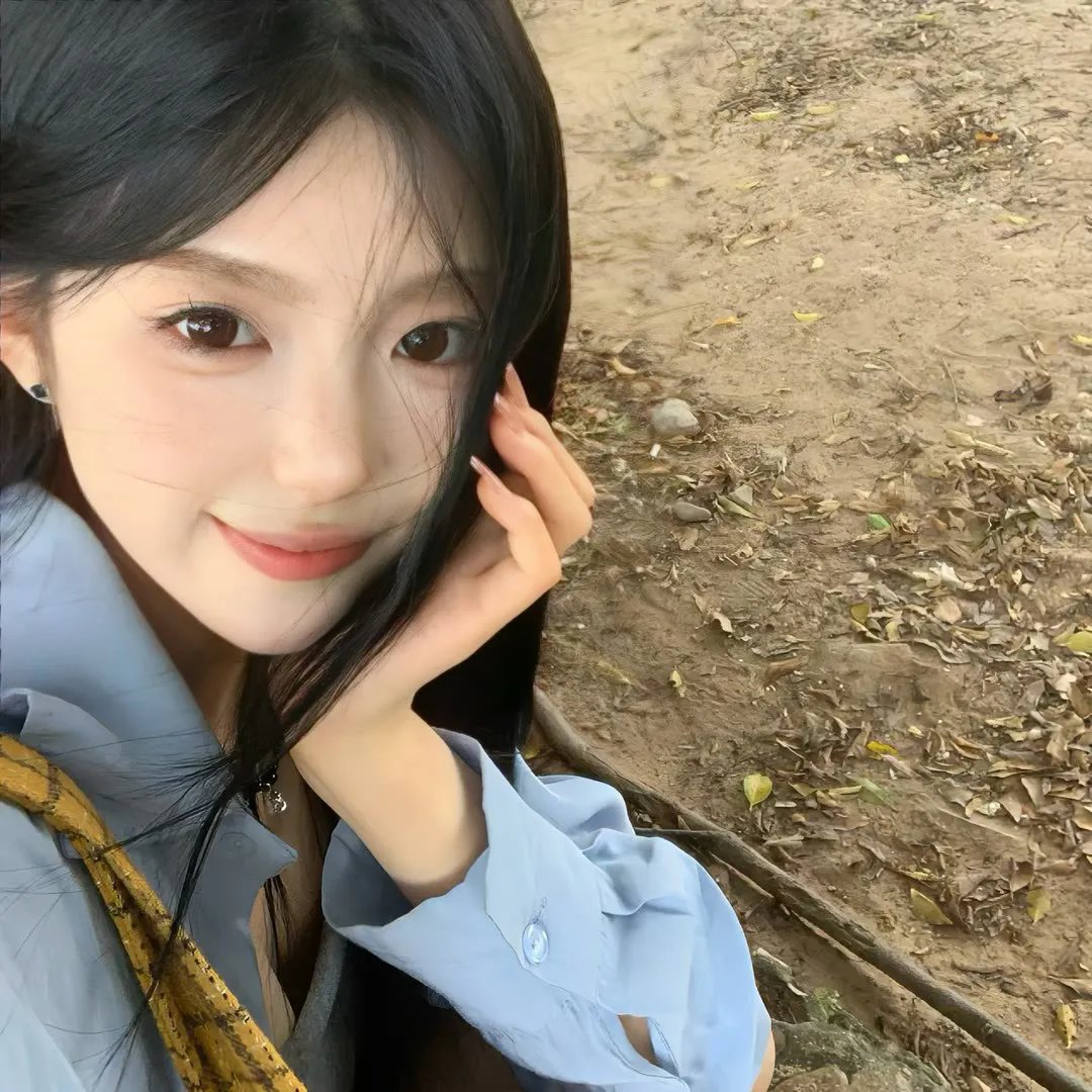 挥著翅膀的女孩